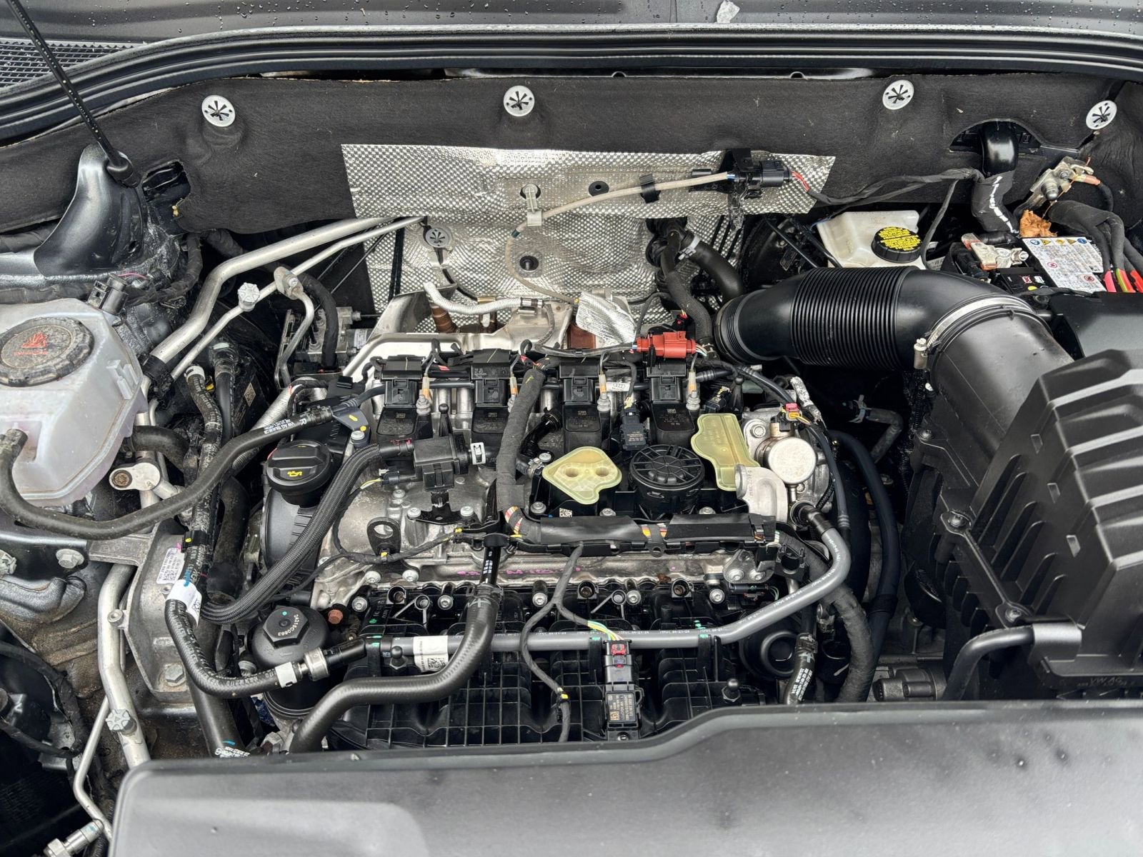 Used 2025 Volkswagen Atlas SE image 33