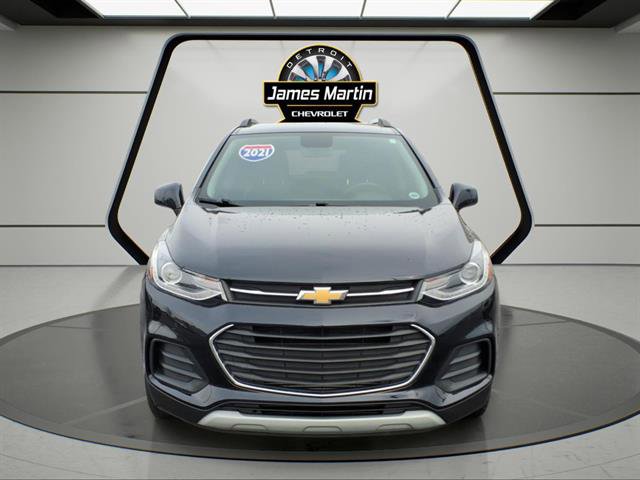 Certified 2021 Chevrolet Trax LT w/ LT Convenience Package image 2