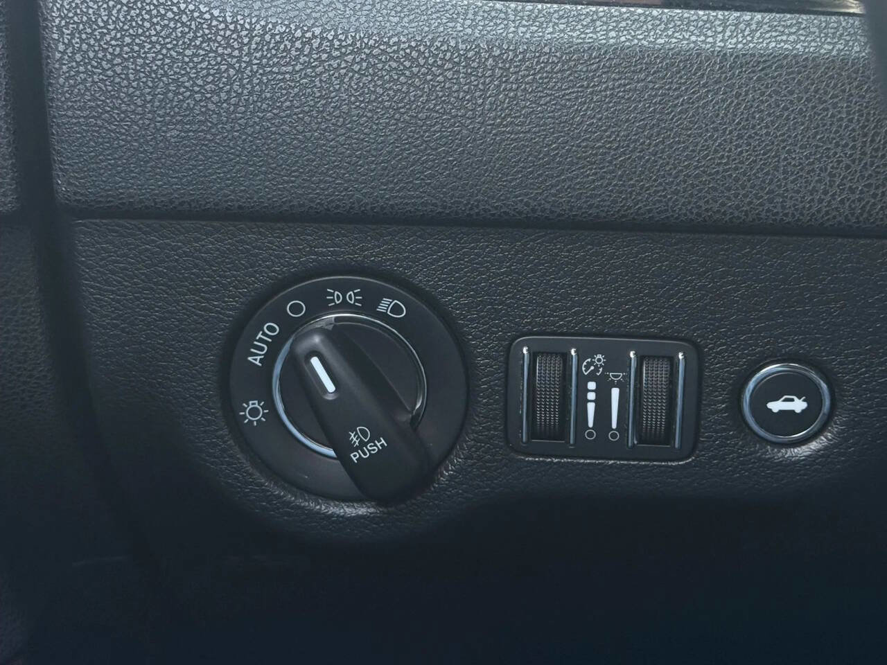 Used 2016 Chrysler 300 S image 25