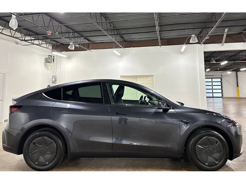 Used 2026 Tesla Model Y AWD image 9