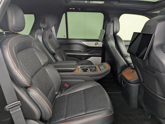 Used 2025 Lincoln Navigator Black Label image 24