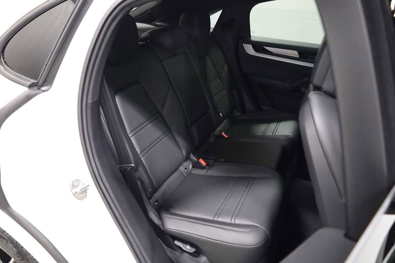 New 2026 Porsche Cayenne Coupe image 36