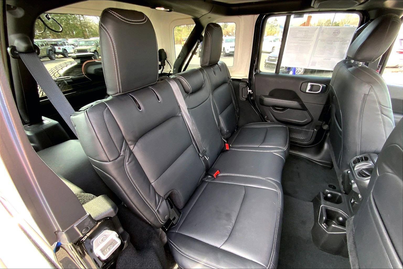 Certified 2022 Jeep Wrangler Unlimited Sahara w/ Cold Weather Group image 18