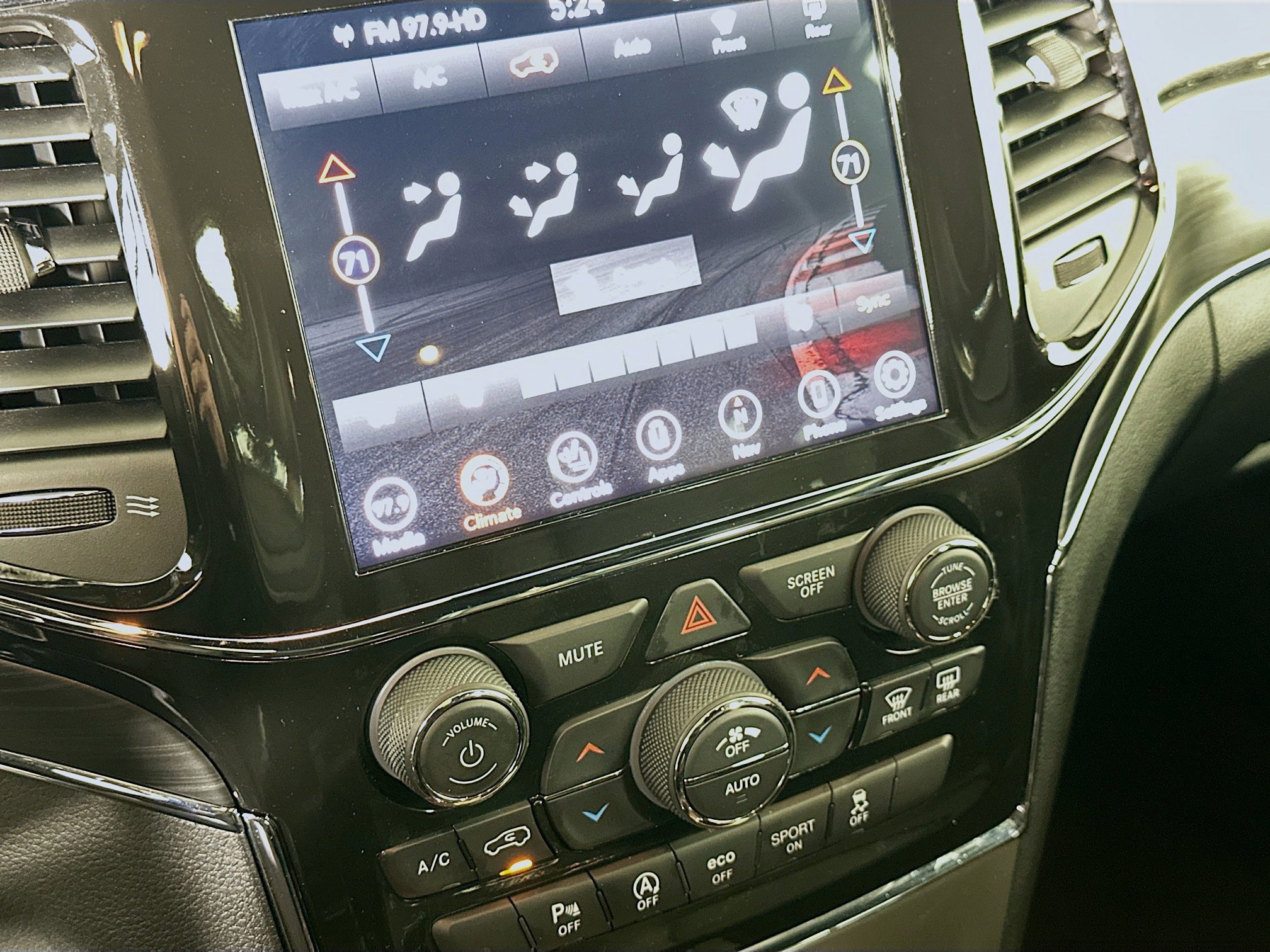 Used 2022 Jeep Grand Cherokee Limited image 24