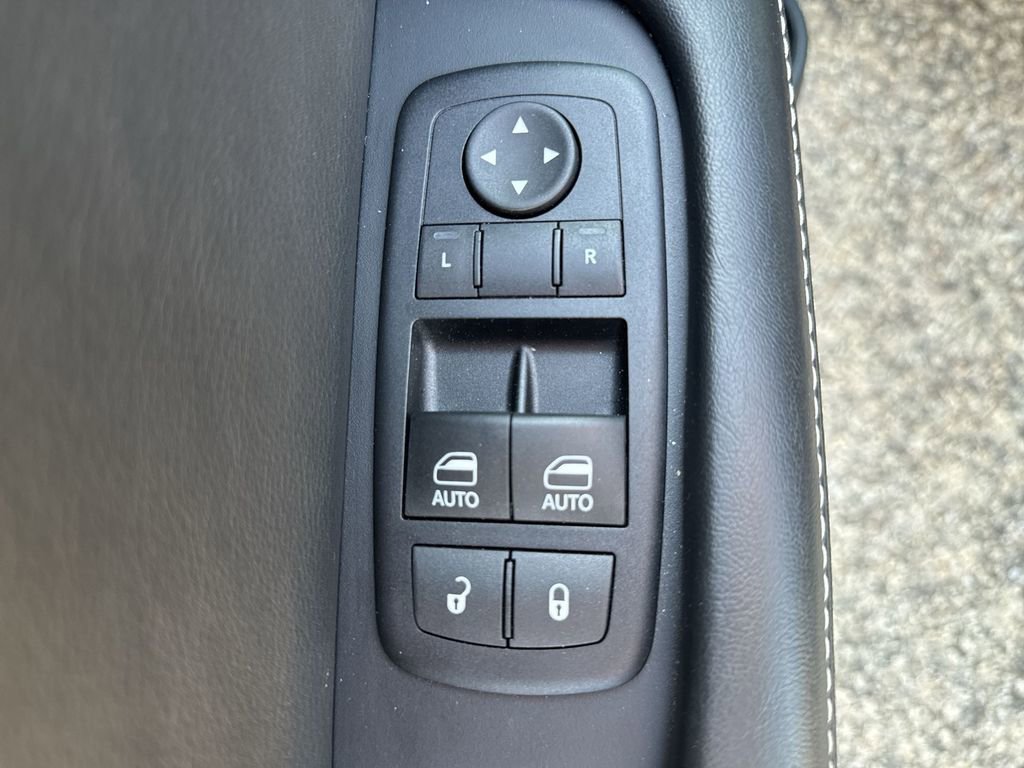 Used 2015 Dodge Challenger SRT Hellcat image 13