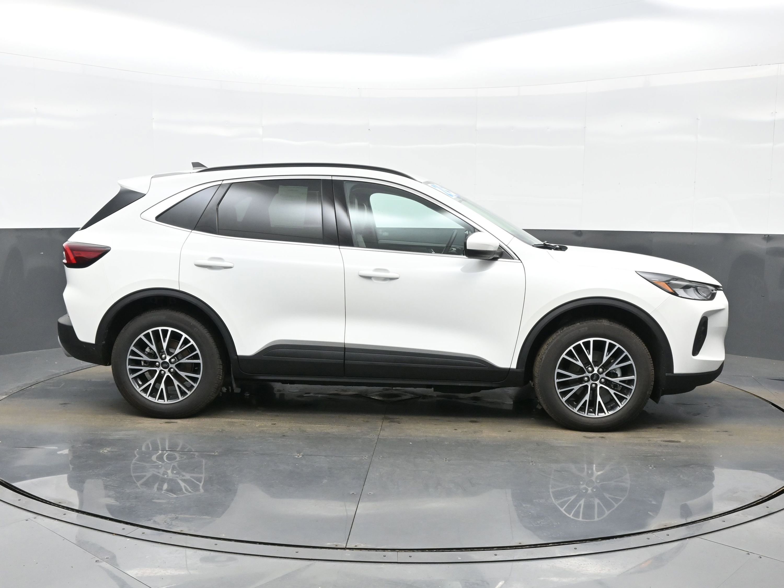 Used 2025 Ford Escape SE image 7