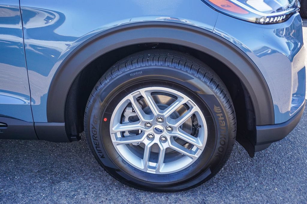 New 2026 Ford Explorer Active w/ Active Comfort Package RWD image 9