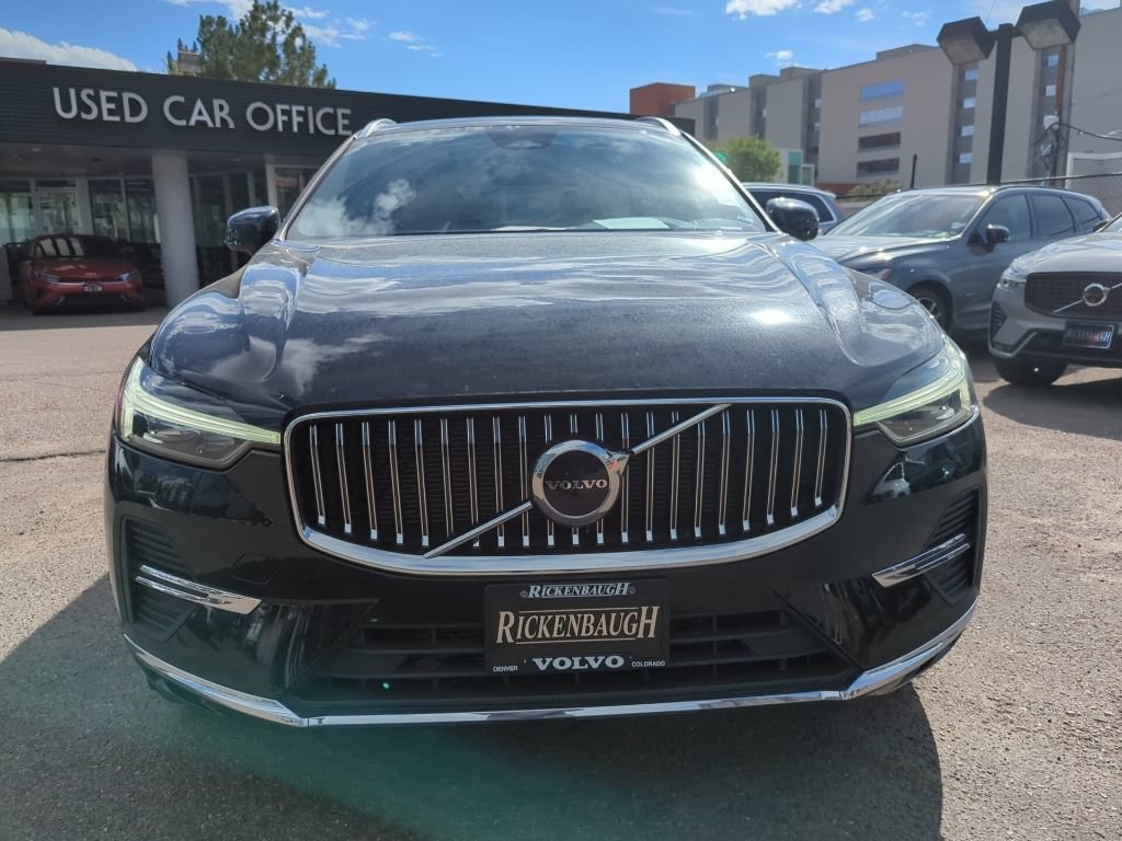 Used 2022 Volvo XC60 B5 Inscription w/ Climate Package FWD image 2