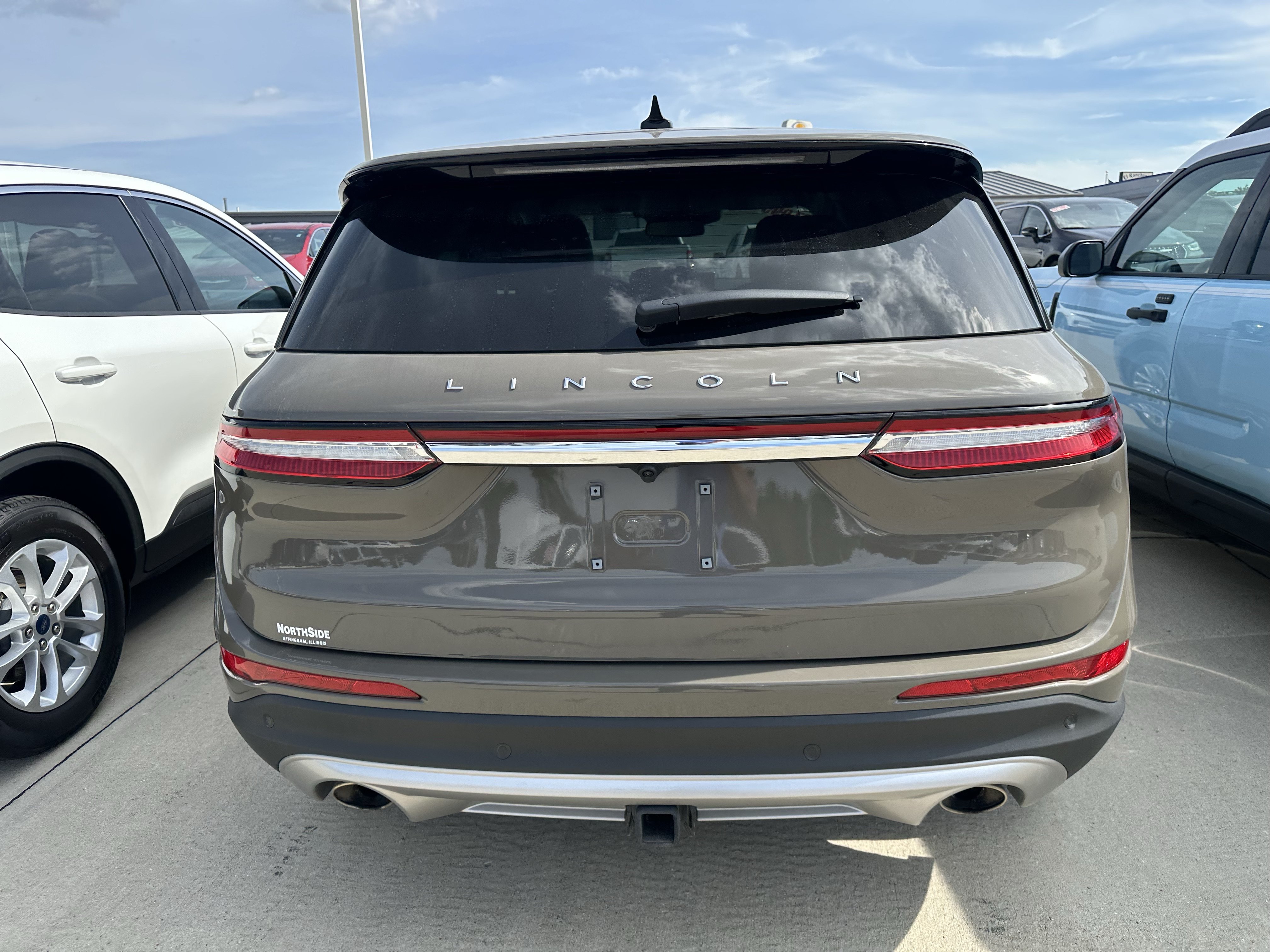 Used 2025 Lincoln Corsair AWD w/ Towing Package image 8