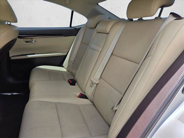 Used 2016 Lexus ES 350 w/ Premium Package w/Wood Trim FWD image 19