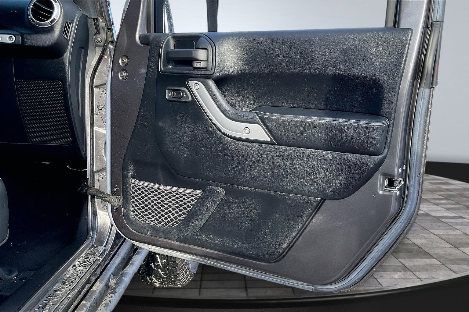 Used 2016 Jeep Wrangler Unlimited Rubicon image 18