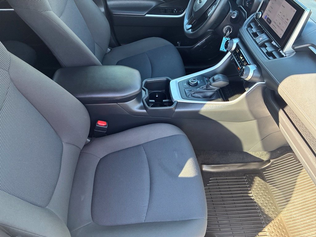 Used 2024 Toyota RAV4 LE AWD/4WD image 50