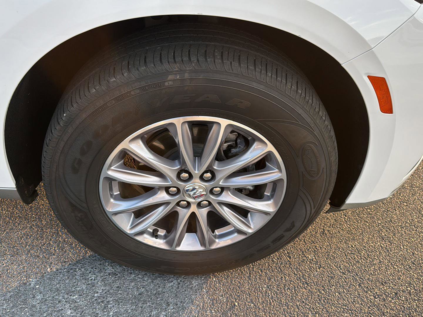 Used 2024 Buick Enclave Premium image 38