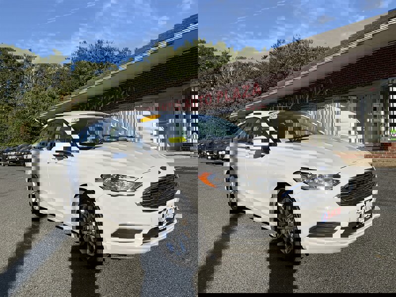 Used 2018 Ford Fusion SE image 3