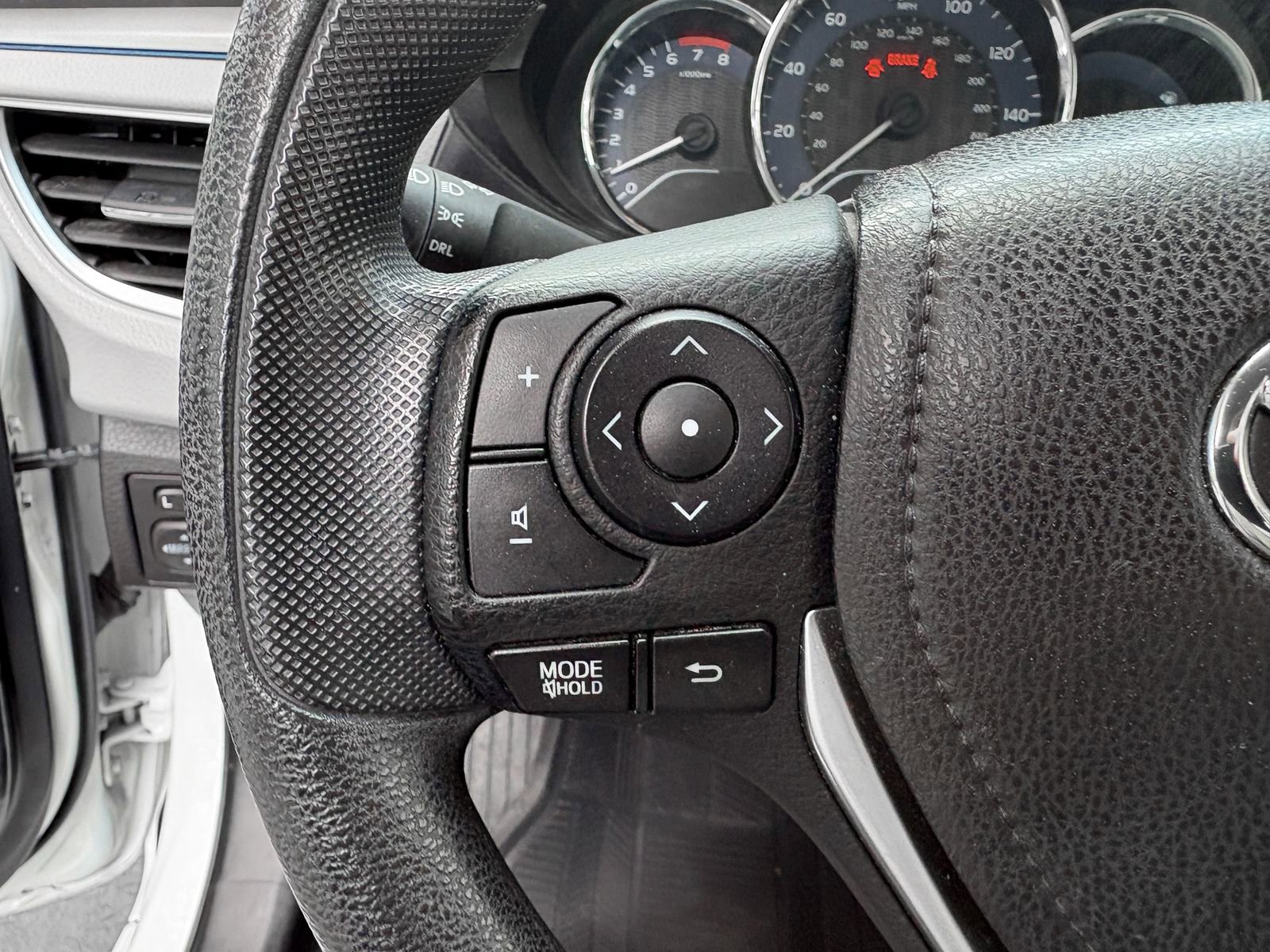 Used 2014 Toyota Corolla LE FWD image 33
