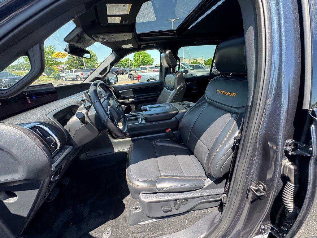 Used 2025 Ford Expedition Tremor AWD/4WD image 9