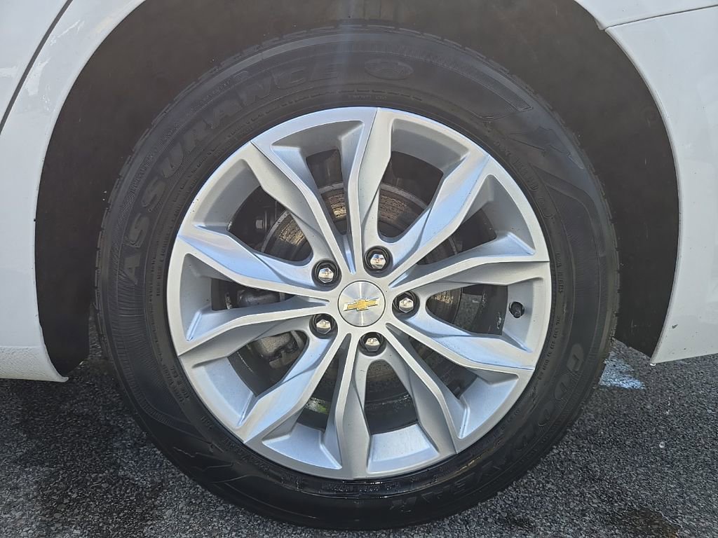 Used 2023 Chevrolet Malibu LT FWD image 32