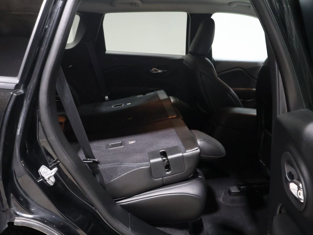 Used 2019 Jeep Cherokee Trailhawk w/ Cold Weather Group image 20