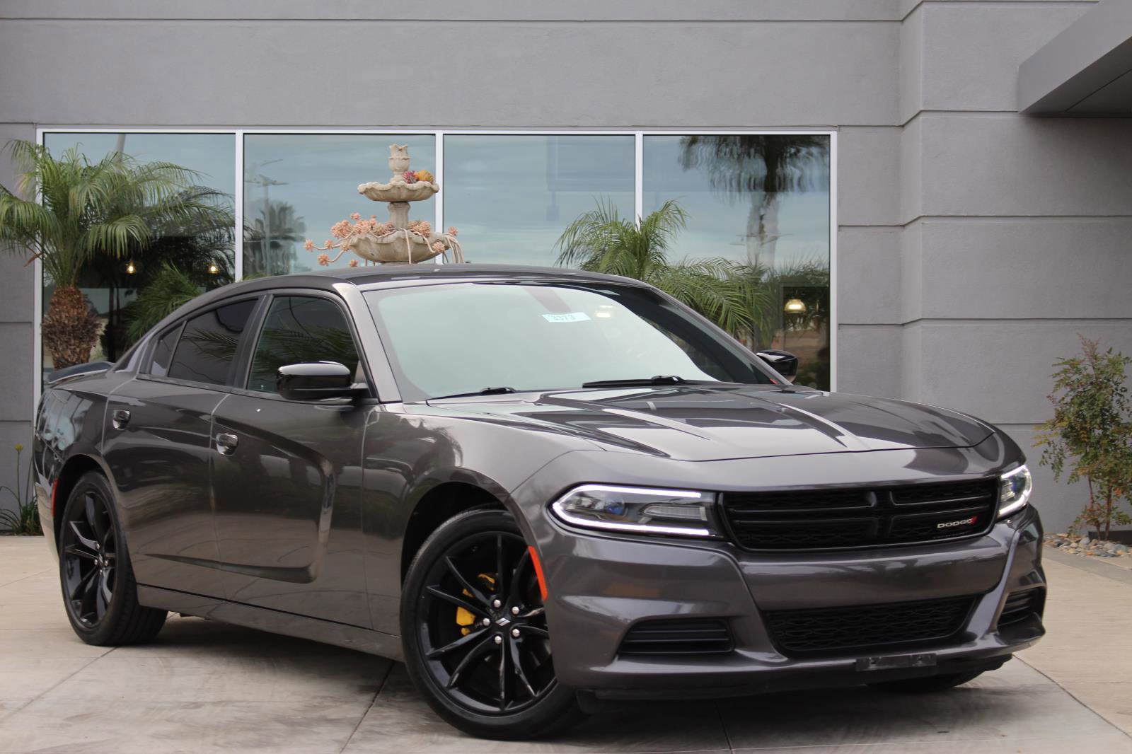 Used 2018 Dodge Charger SXT w/ Blacktop Package image 1