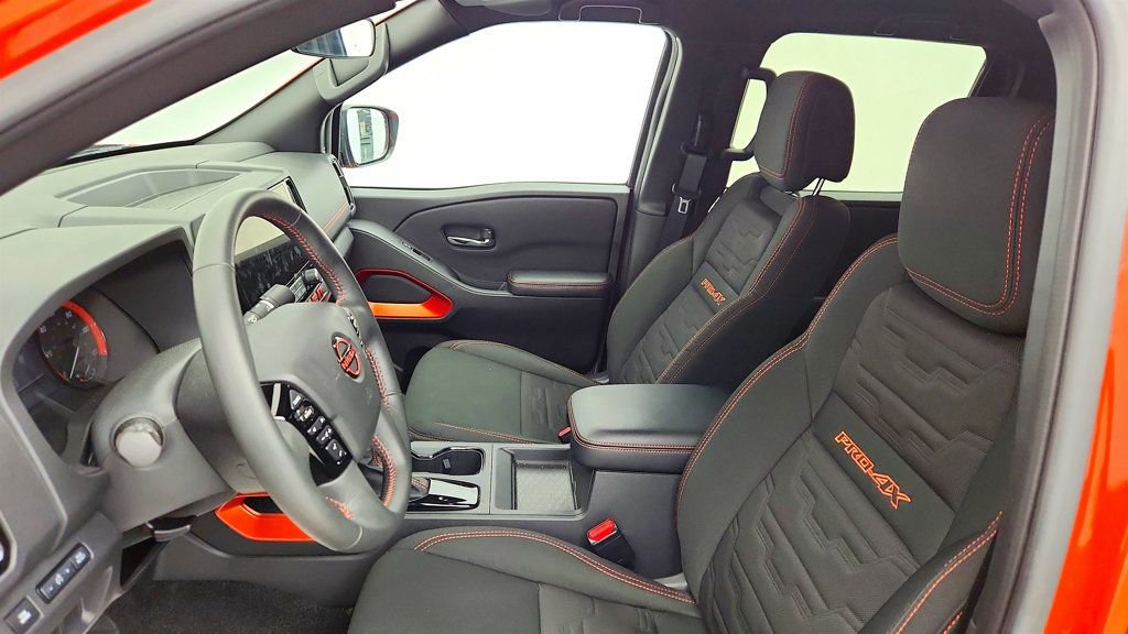 Used 2025 Nissan Frontier PRO-4X image 18