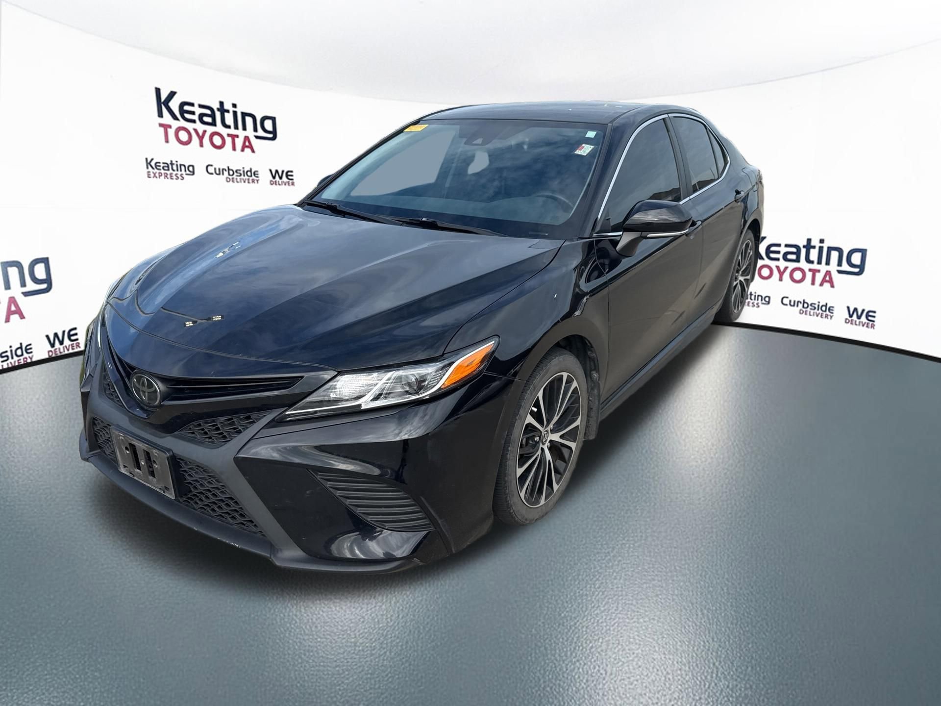 Used 2020 Toyota Camry SE w/ Convenience Package FWD image 3
