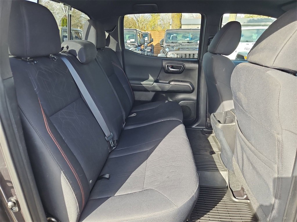 Used 2018 Toyota Tacoma TRD Sport w/ Technology Package image 15