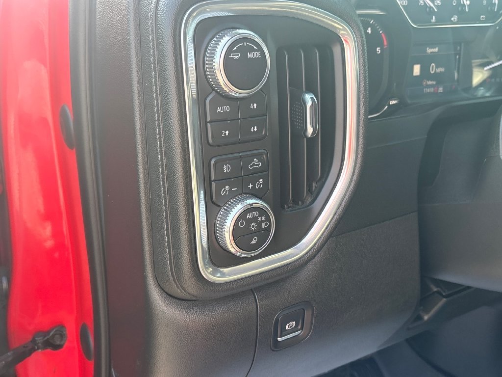 Used 2022 GMC Sierra 2500 SLT w/ SLT Preferred Package AWD/4WD image 31