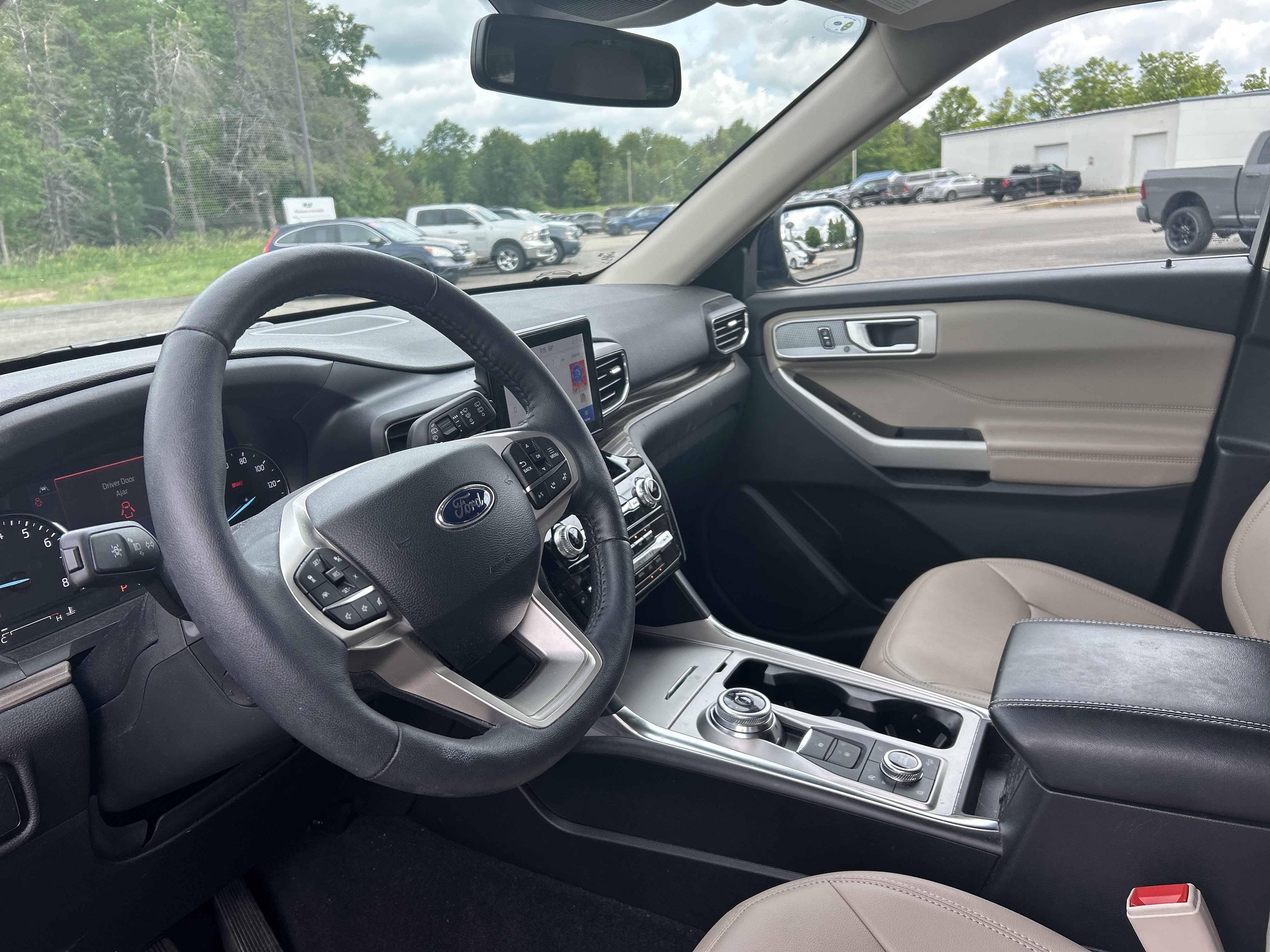 Used 2024 Ford Explorer Limited w/ Equipment Group 301A AWD/4WD image 14