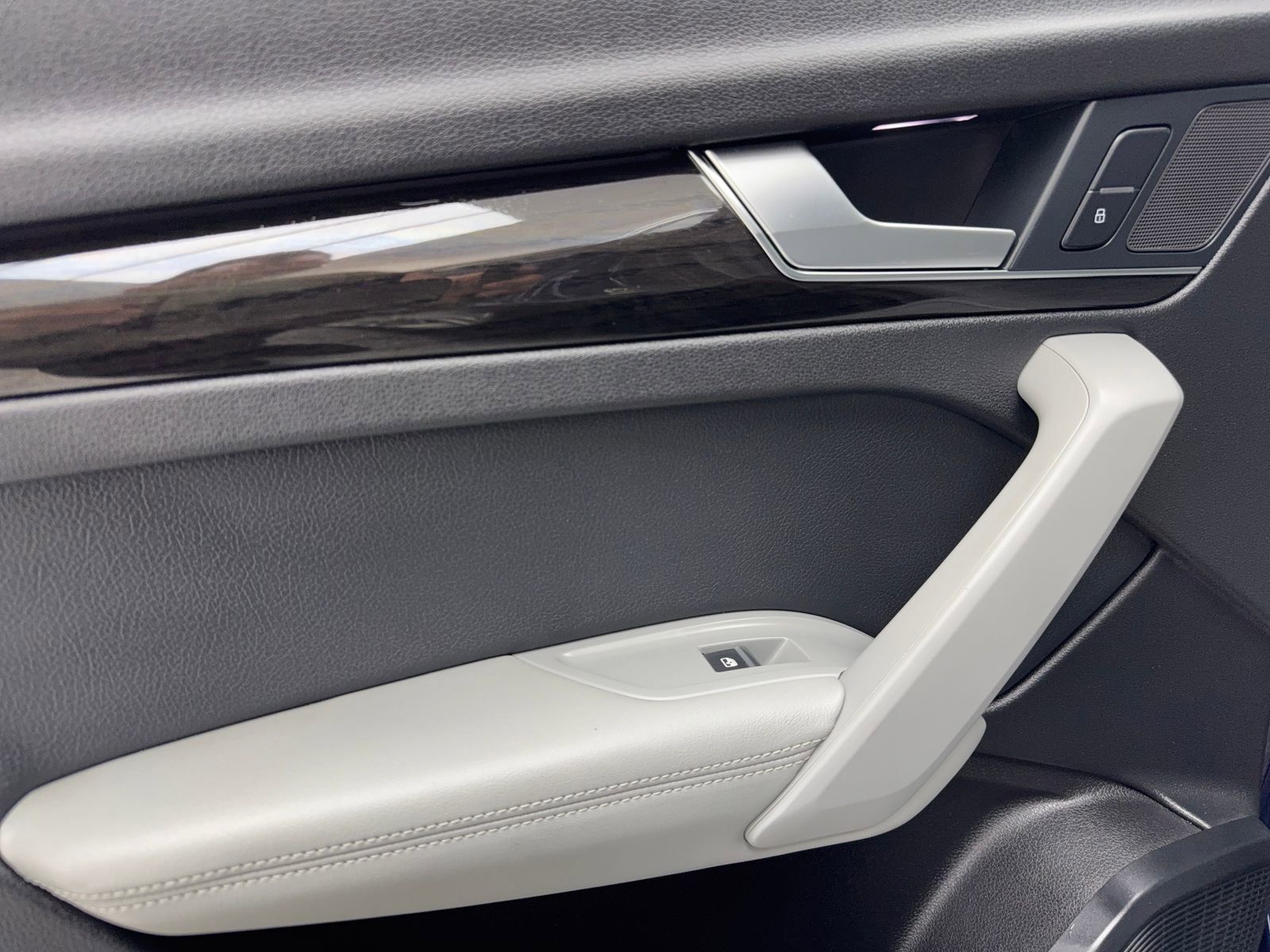 Used 2018 Audi Q5 Prestige w/ Prestige Package image 41