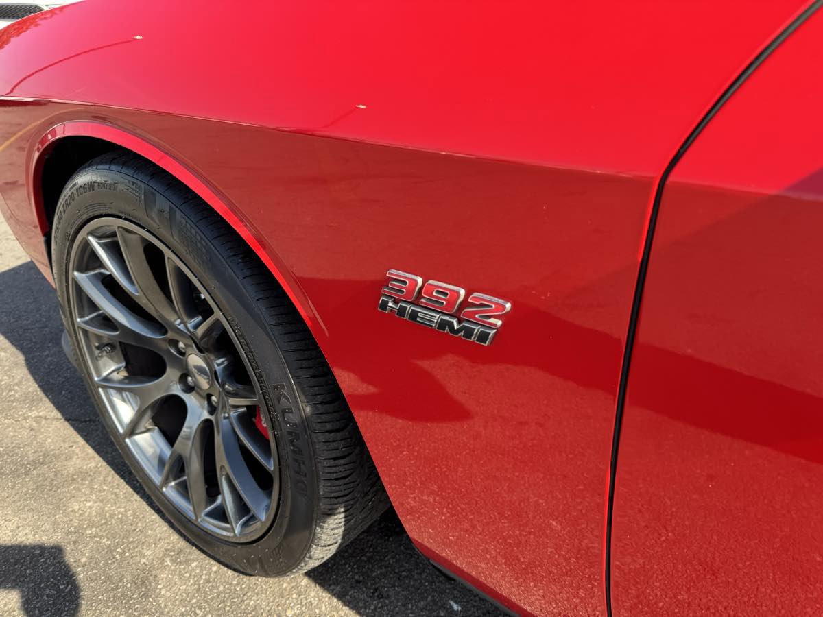 Used 2015 Dodge Challenger SRT image 12