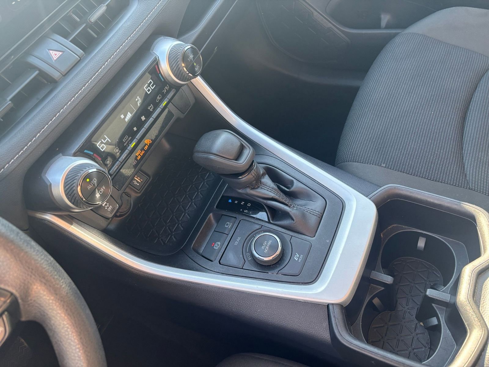 Used 2025 Toyota RAV4 LE image 40