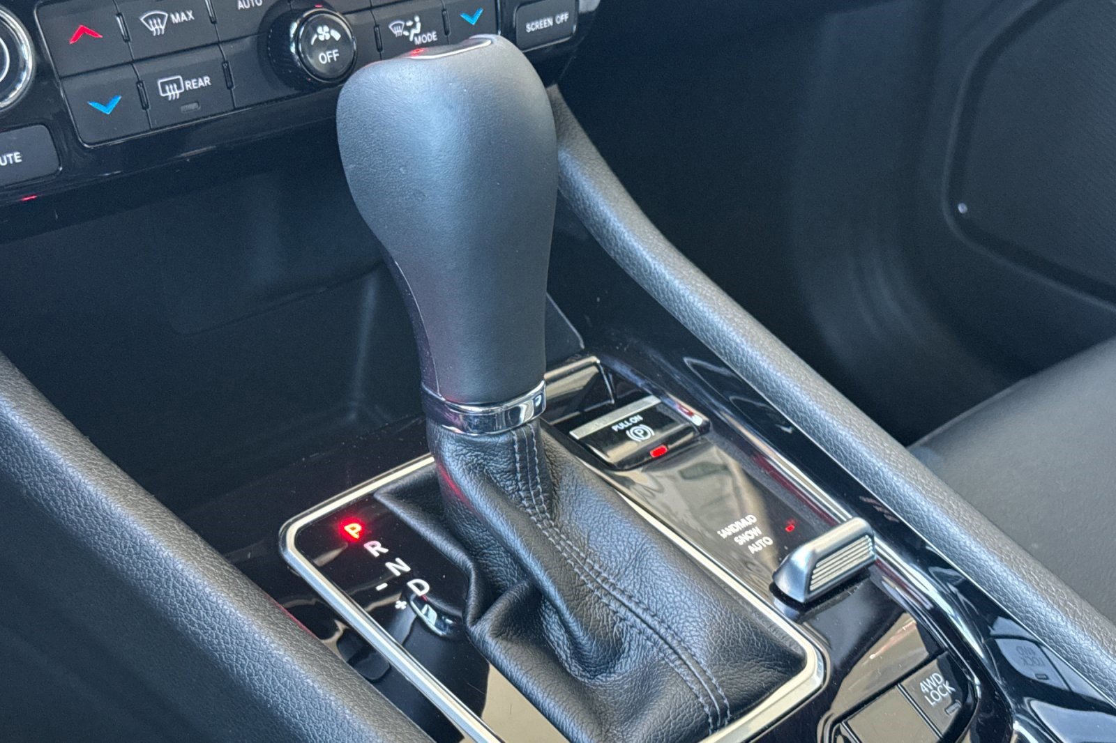 Used 2025 Jeep Compass Limited image 19