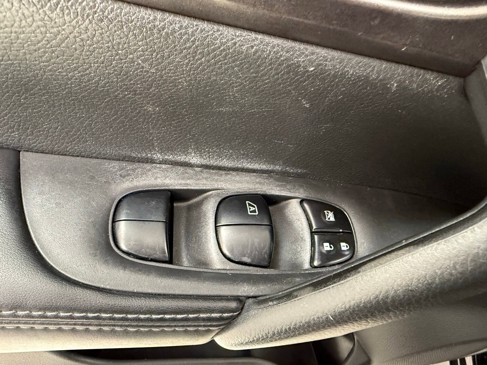 Used 2020 Nissan Rogue Sport S image 11