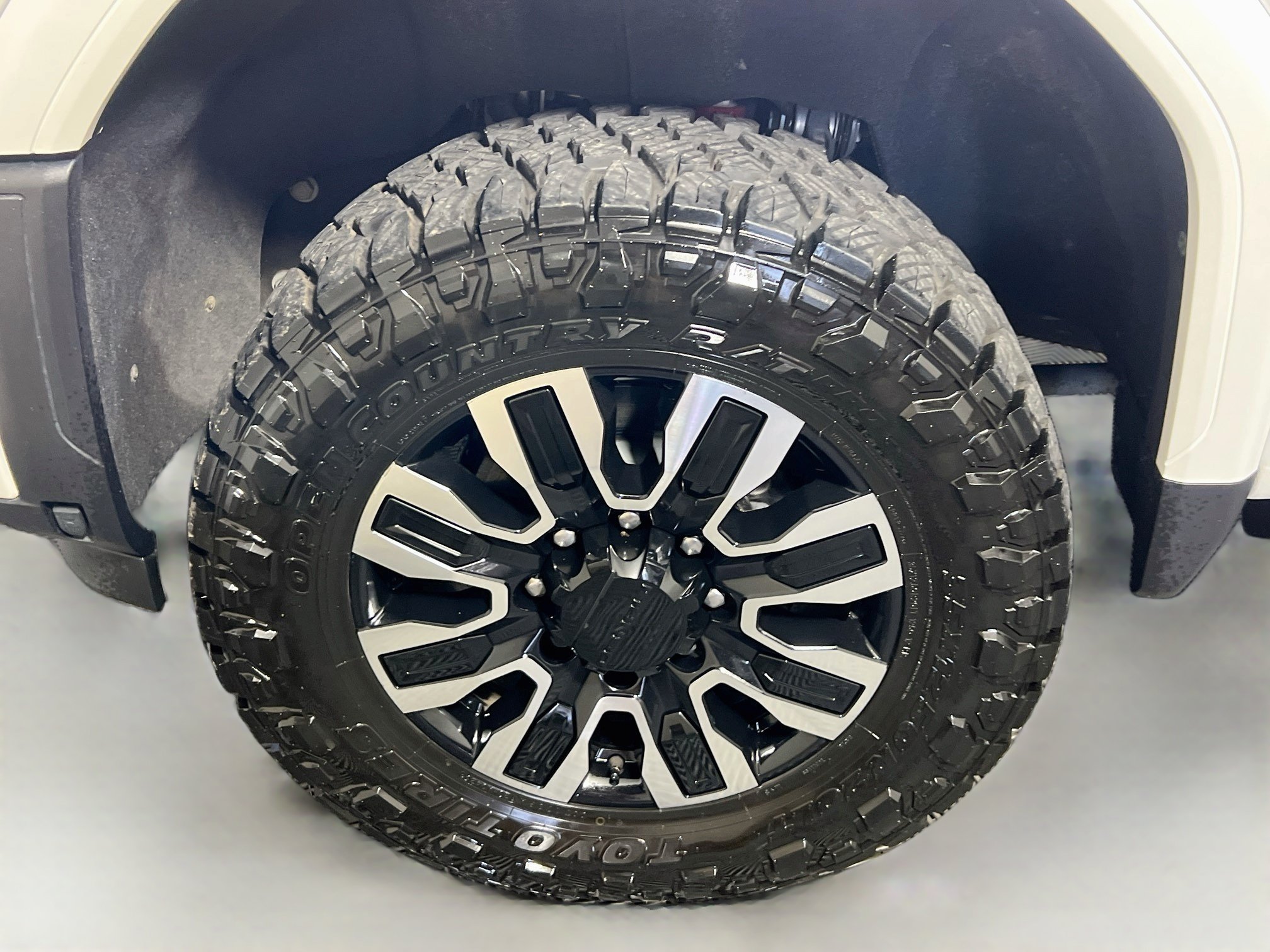 Used 2024 GMC Sierra 2500 Denali Ultimate AWD/4WD image 13