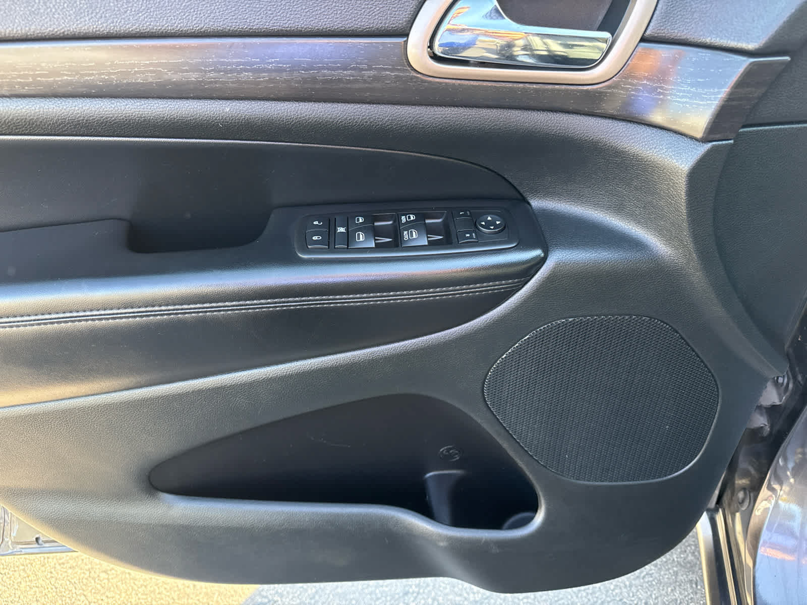 Used 2014 Jeep Grand Cherokee Altitude AWD/4WD image 10