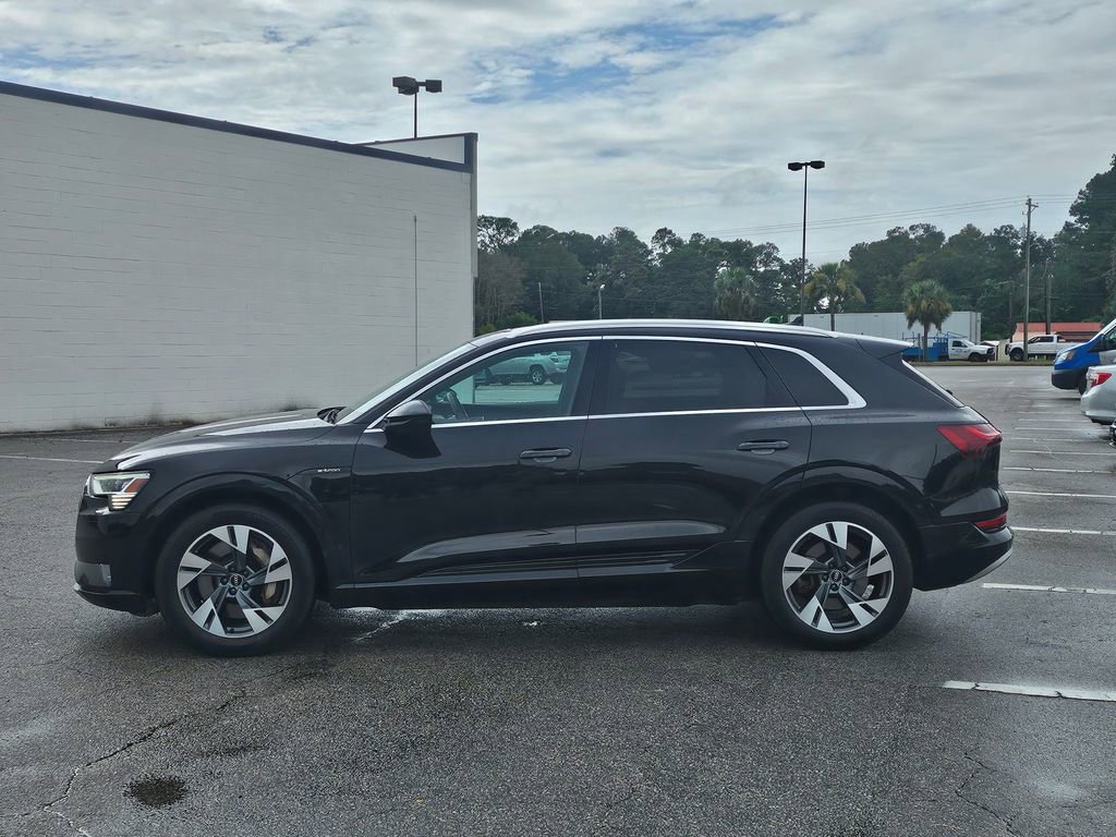 Used 2021 Audi e-tron Premium image 11