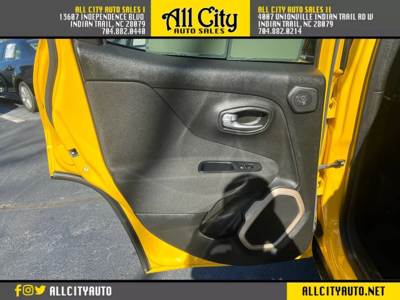 Used 2015 Jeep Renegade Latitude w/ Popular Equipment Group image 20