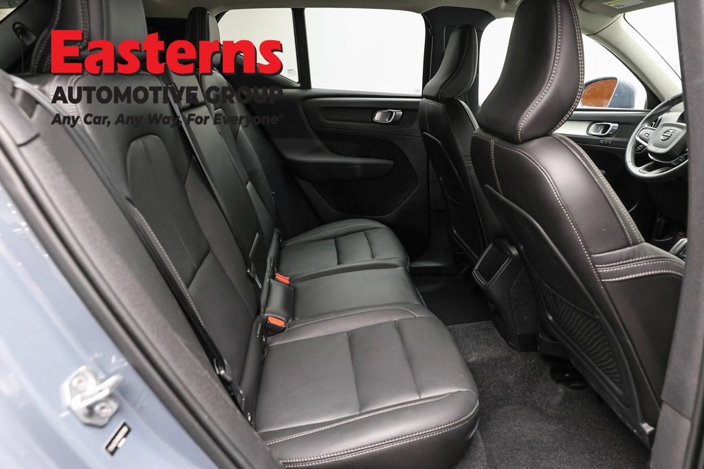 Used 2021 Volvo XC40 T4 Momentum FWD image 23