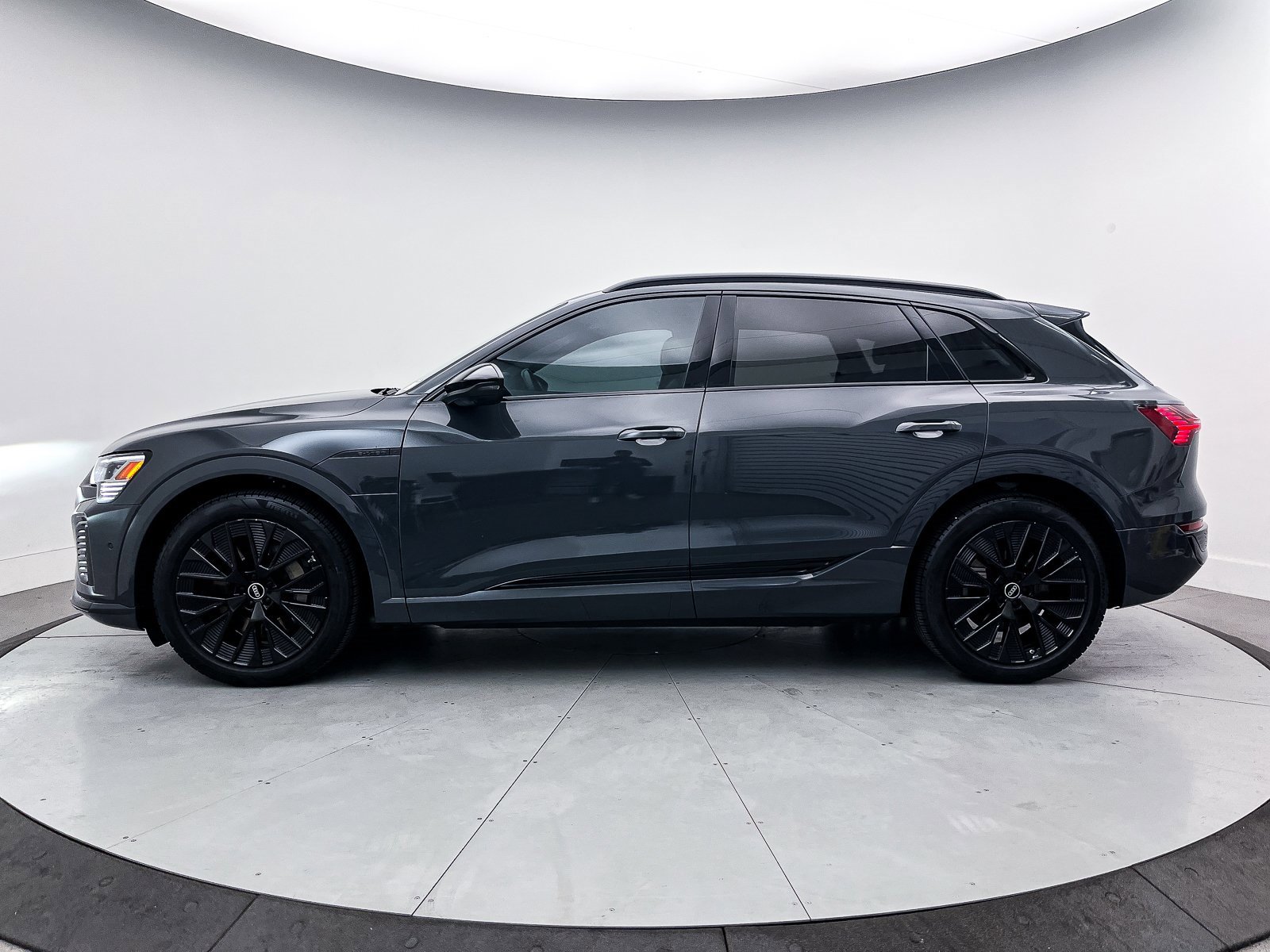 Used 2024 Audi Q8 e-tron Prestige image 42