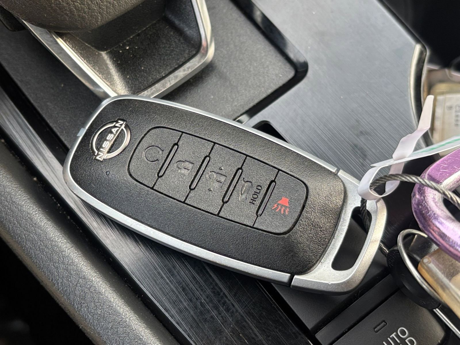 Used 2025 Nissan Rogue SV image 27