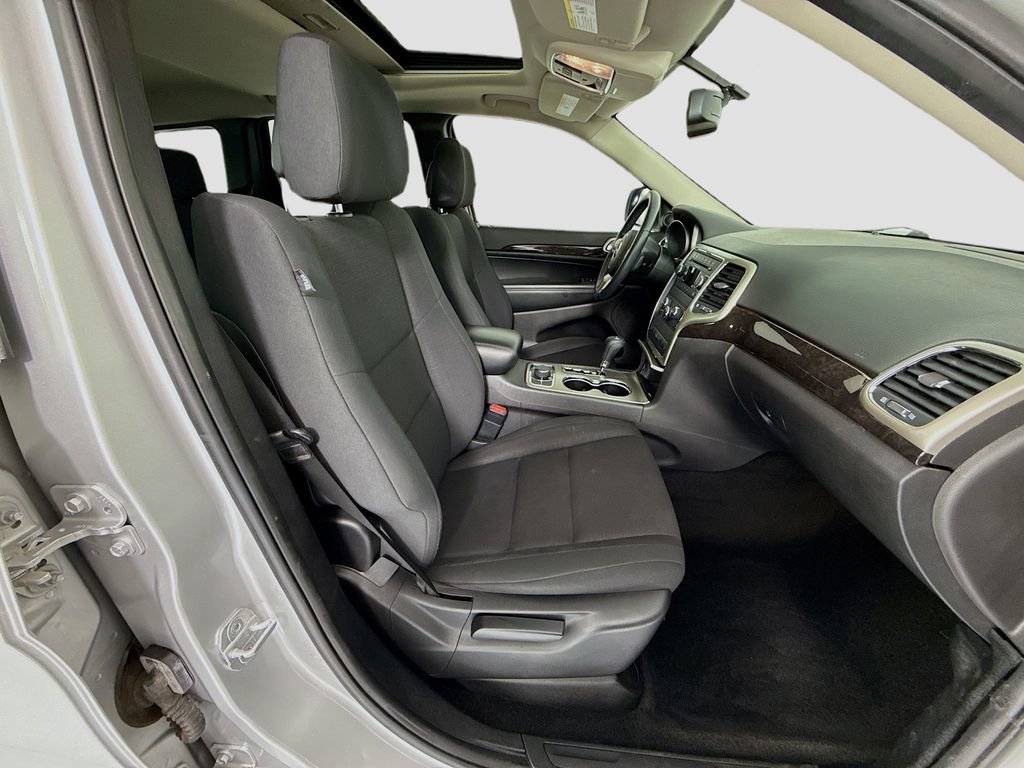 Used 2012 Jeep Grand Cherokee Laredo w/ Laredo E Group image 19