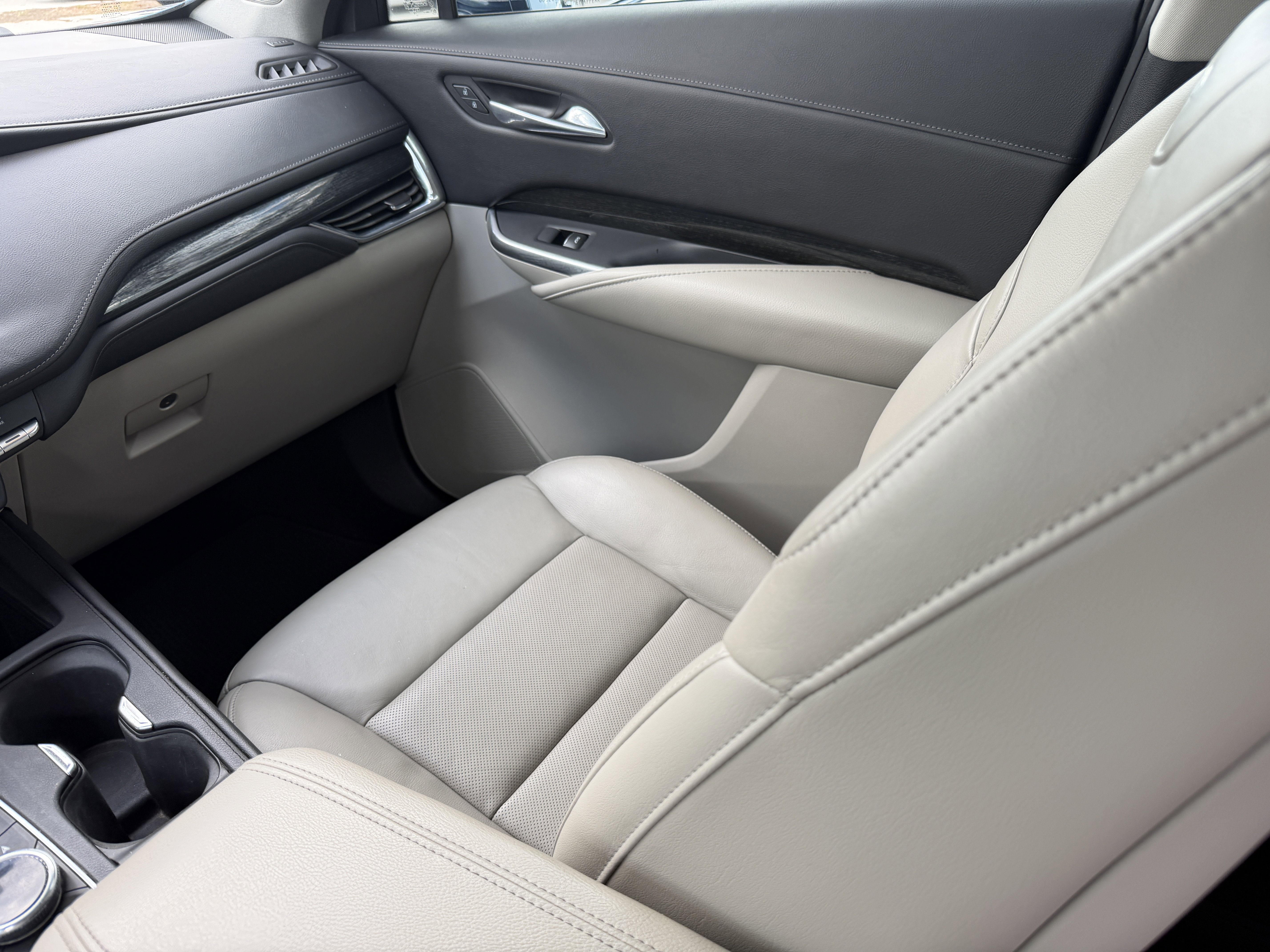 Used 2019 Cadillac XT4 Premium Luxury w/ Driver Assist Package image 16