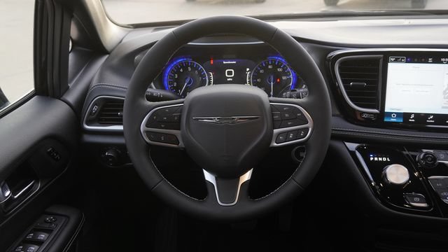 New 2026 Chrysler Pacifica Select FWD image 18