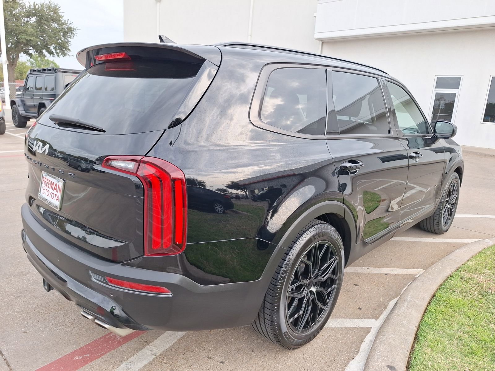 Used 2022 Kia Telluride SX w/ SX Prestige Package image 6