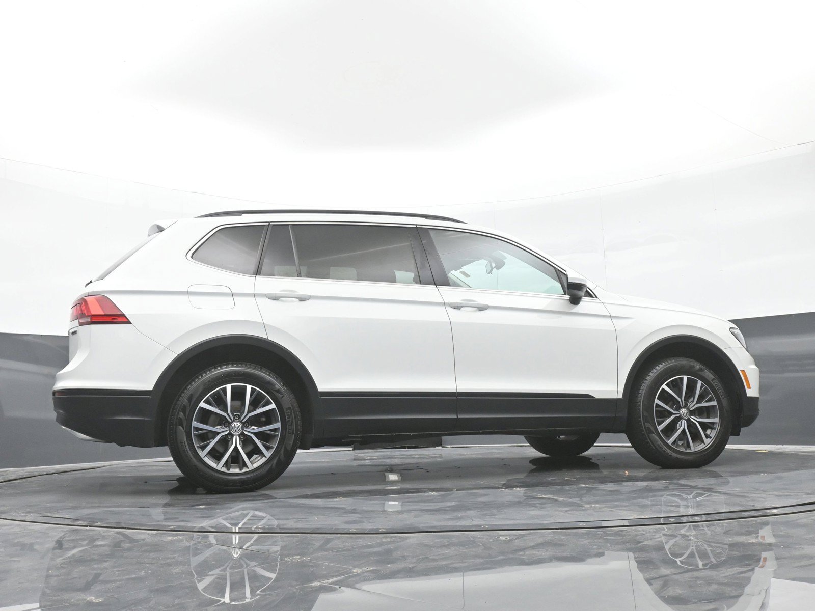 Used 2019 Volkswagen Tiguan SE w/ Panoramic Sunroof Package AWD/4WD image 40