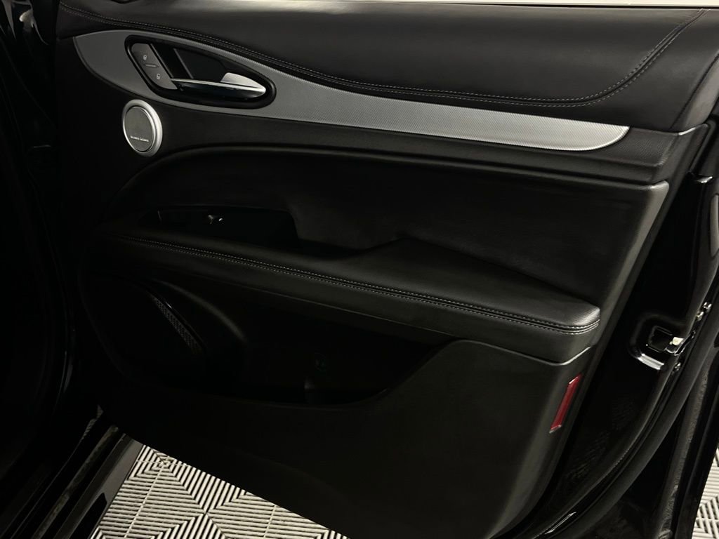 Used 2024 Alfa Romeo Stelvio Veloce image 35