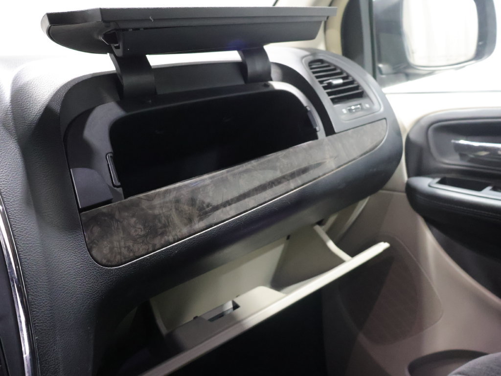 Used 2011 Dodge Grand Caravan Crew w/ Entertainment Group 1 FWD image 25