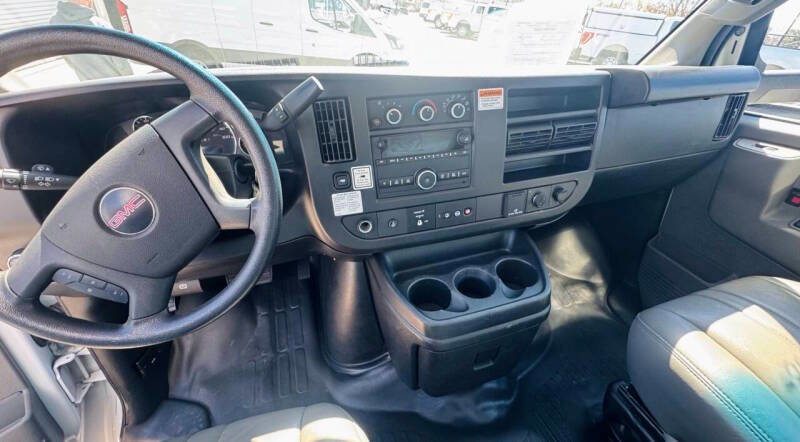 Used 2022 GMC Savana 3500 Extended w/ Power Convenience Package RWD image 10