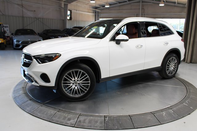 Used 2023 Mercedes-Benz GLC 300 4MATIC w/ Pinnacle Trim Package image 4