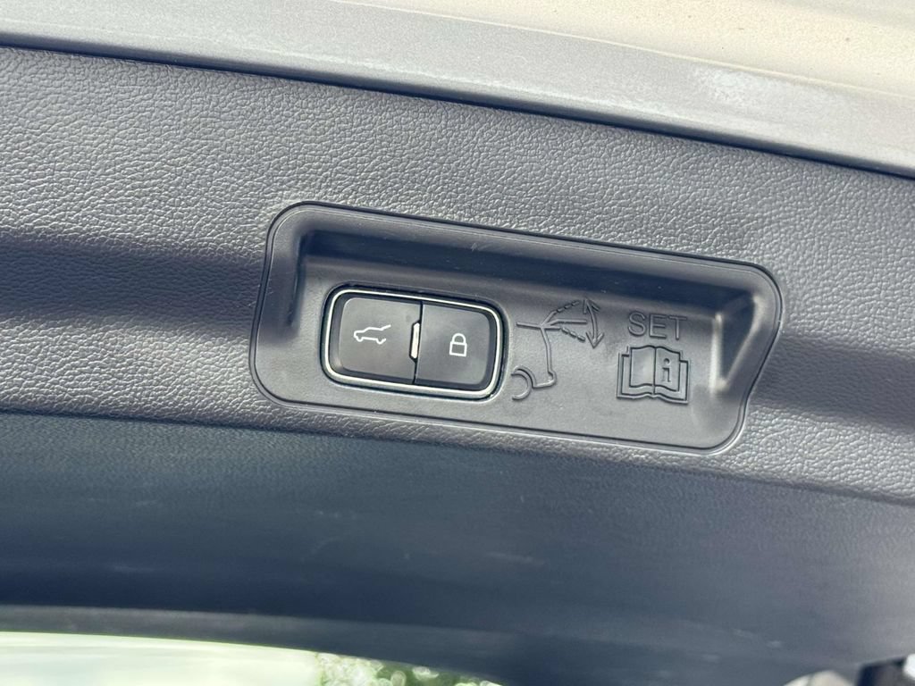 Used 2023 Ford Explorer XLT w/ Equipment Group 202A AWD/4WD image 12